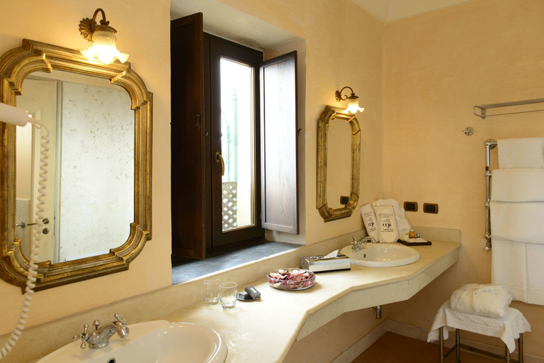 Bathroom 5, Hotel San Francesco Al Monte, Napoli