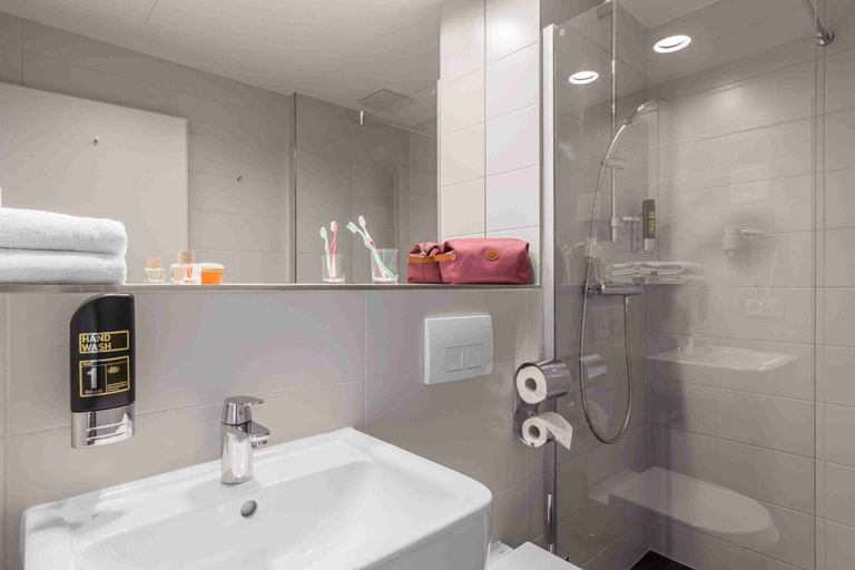 Bathroom 5, Serways Hotel Waldmohr, Kusel