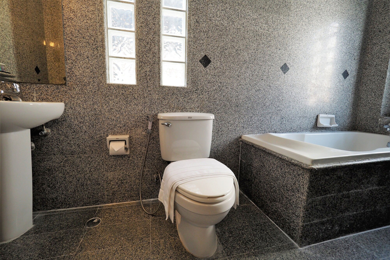 Bathroom 5, Pula Silom, Bang Rak