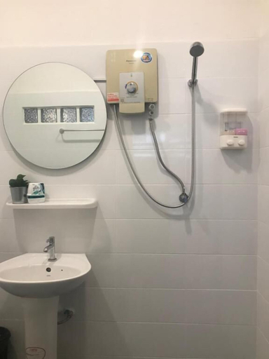 Bathroom 4, Jellyfish Hostel, Pattaya