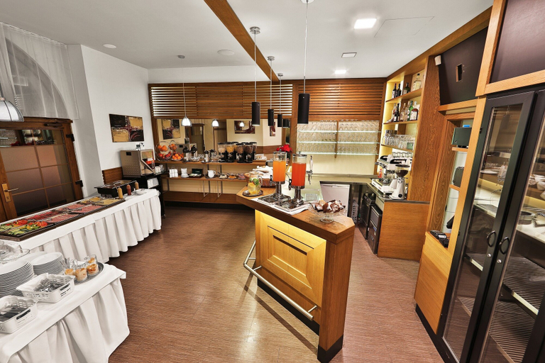 Food & Drinks 4, Hotel Attic, Praha 4