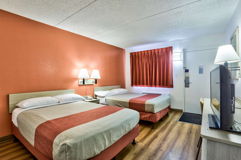 Bedroom 2, Motel 6 Flagstaff East - Lucky Lane, Coconino