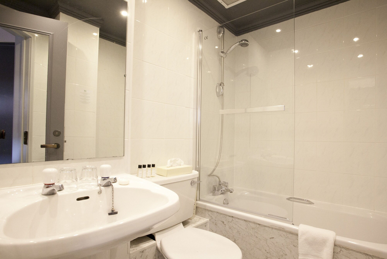 Bathroom 4, Four Points Flex by Sheraton Nottingham, Nottingham