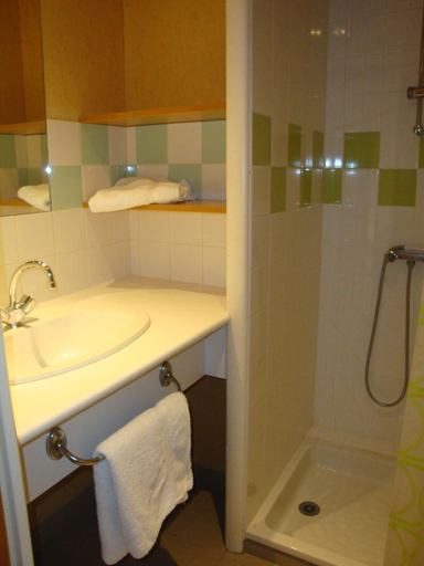 Bathroom 5, Le Pas de L'Ours, Hautes-Pyrénées