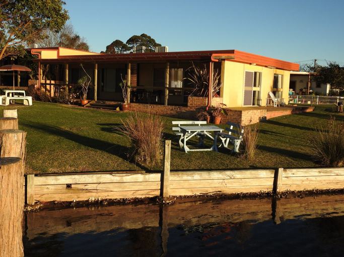 Exterior & Views 2, Lake Edge Holiday Units, Shoalhaven - Pt B