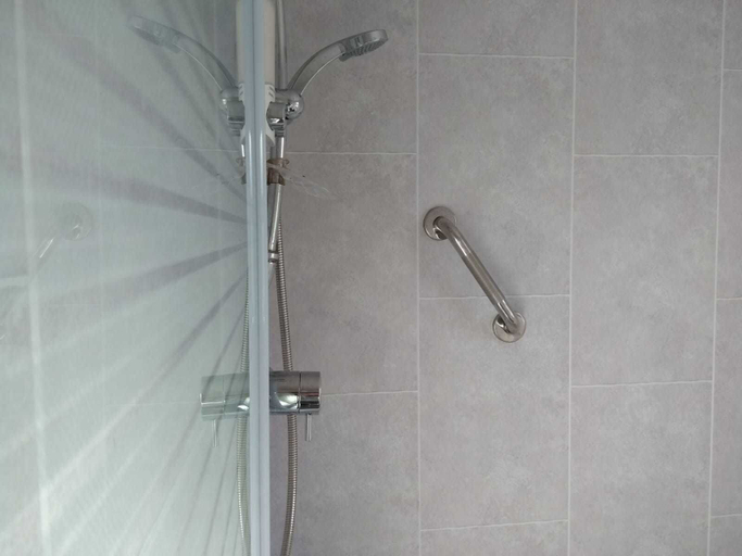 Bathroom 4, Belfast City Central by BHR Apartments, Belfast