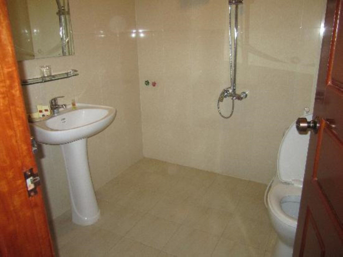 Bathroom, G Eleven Hotel, Phnom Penh