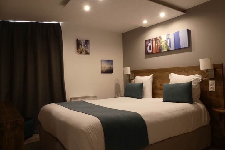 Bedroom 3, Le Provençal, Gironde