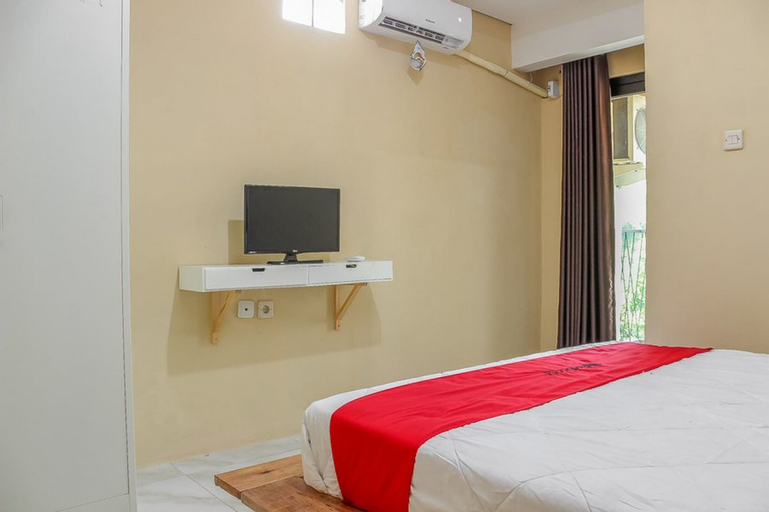 Bedroom 5, RedDoorz Syariah near Pasar Modern Cikopo, Karawang