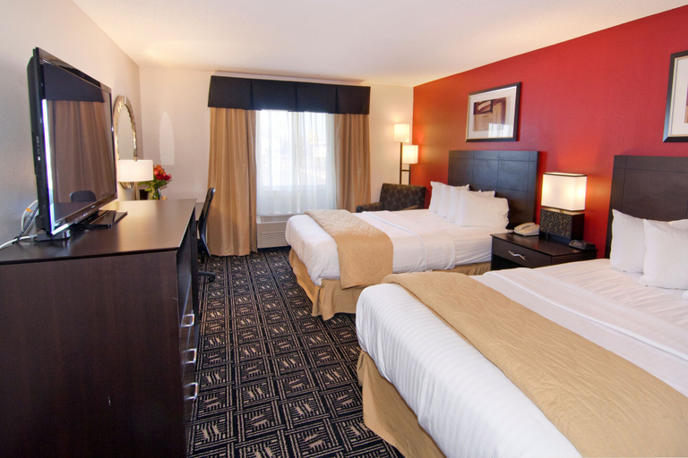 Bedroom 3, Quality Inn Brooklyn Center, Hennepin