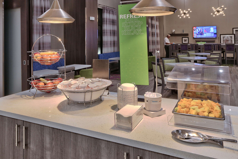 Food & Drinks 5, Hampton Inn & Suites Guthrie, Logan