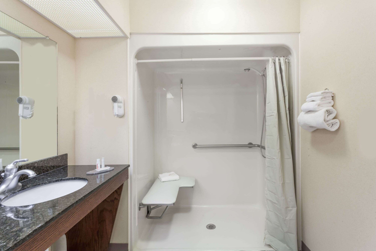 Bathroom 4, Baymont by Wyndham Hickory, Catawba