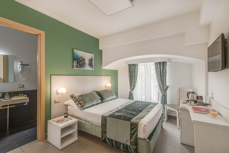 Bedroom 3, Trevi Palace Hotel, Rome