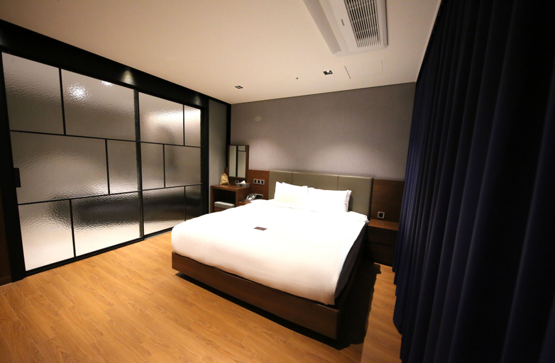 Bedroom 3, Sea Cruise Hotel, Sokcho
