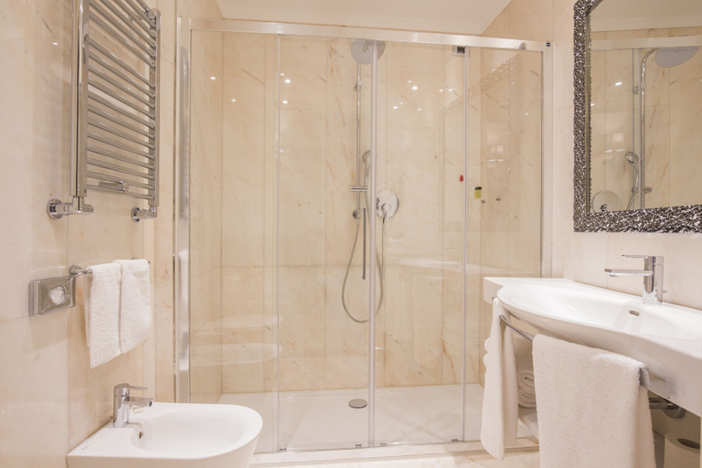 Bathroom 5, Hotel Giberti & SPA, Verona