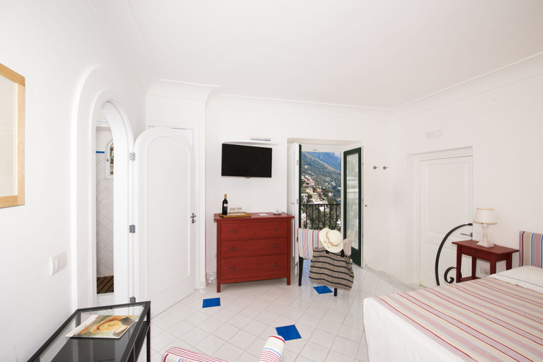 Bedroom 3, Miramare, Salerno