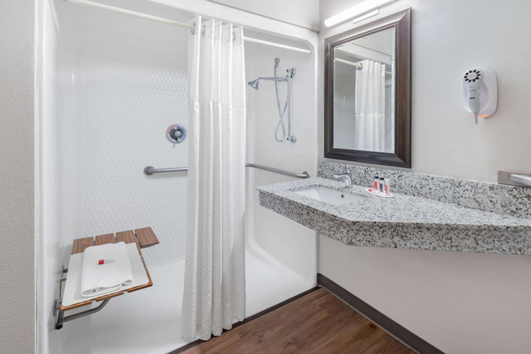 Bathroom 4, Days Inn by Wyndham Bernalillo, Sandoval