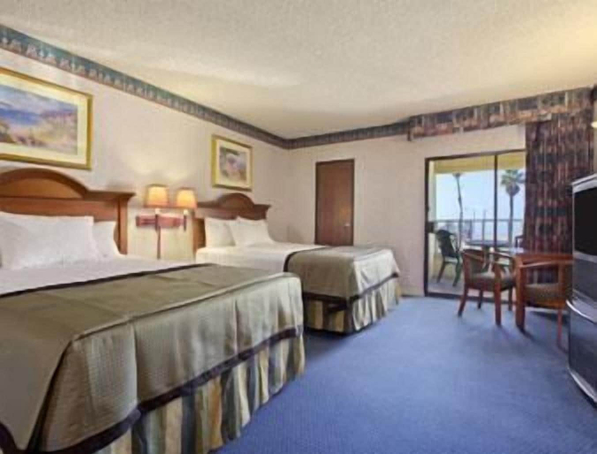 Bedroom 2, Travelodge by Wyndham Ocean Front, Orange