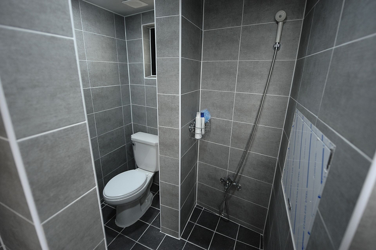Bathroom 3, Flat B Hostel - Hostel, Haeundae