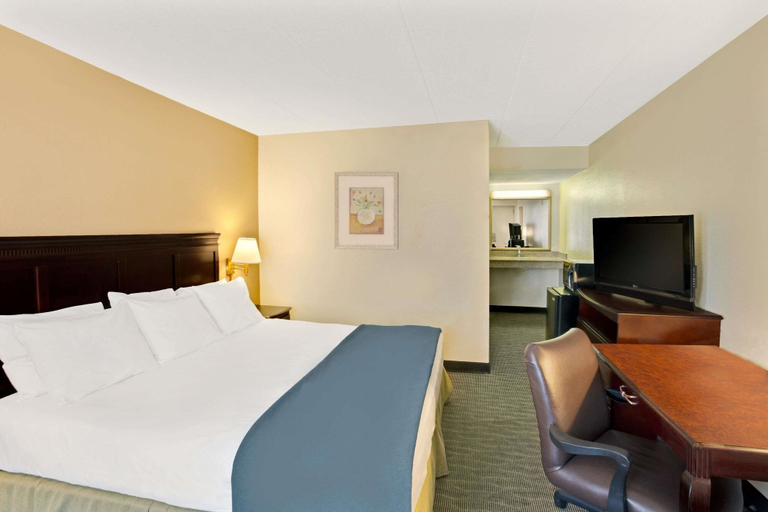 Bedroom 3, Days Inn by Wyndham Silver Spring, Montgomery