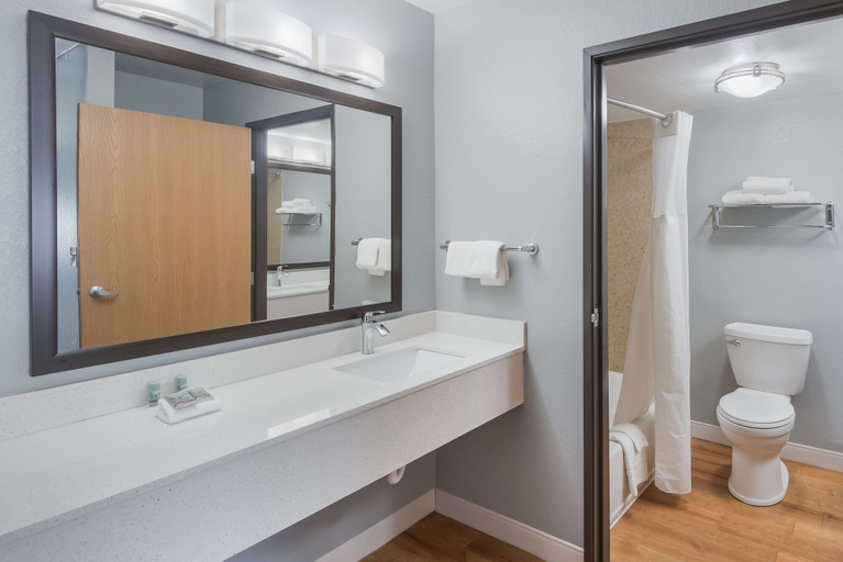 Bathroom 4, Best Western Fort Wayne I-69 North, Allen