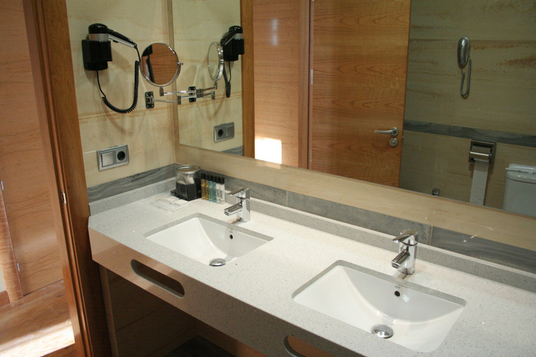 Bathroom 5, Hotel Campos de Baeza, Jaén