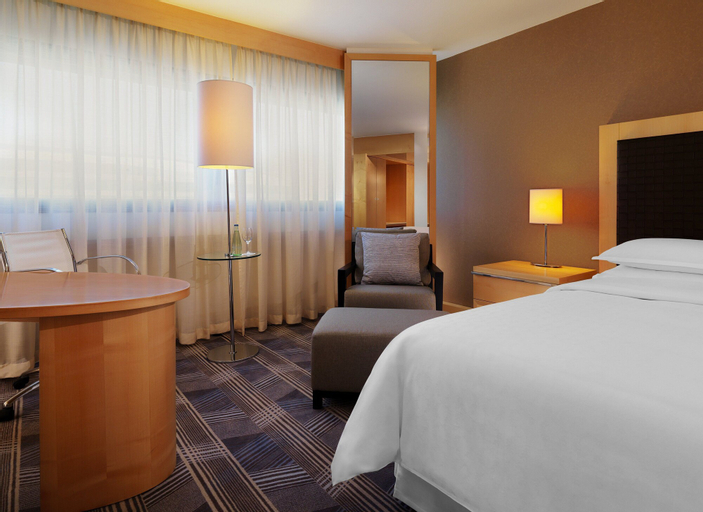 Bedroom 4, Sheraton Frankfurt Airport Hotel & Conference Center, Frankfurt am Main