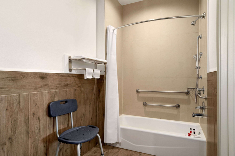 Bathroom 4, Baymont by Wyndham Kingwood, Houston
