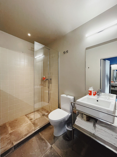 Bathroom 5, Esqina Cosmopolitan Lodge, Lisbon