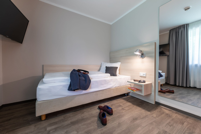 Bedroom 3, Serways Hotel Waldmohr, Kusel