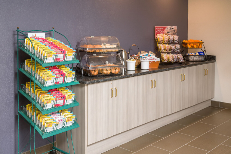 Food & Drinks 5, Microtel Inn & Suites by Wyndham Leesburg/Mt Dora, Lake