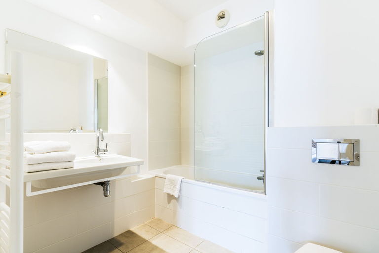 Bathroom 4, Appart'Hotel Victoria Garden Pau, Pyrénées-Atlantiques