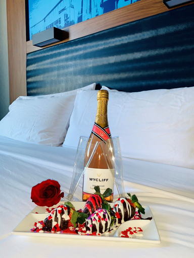 Bedroom 3, Aloft by Marriott Durham Downtown, Durham