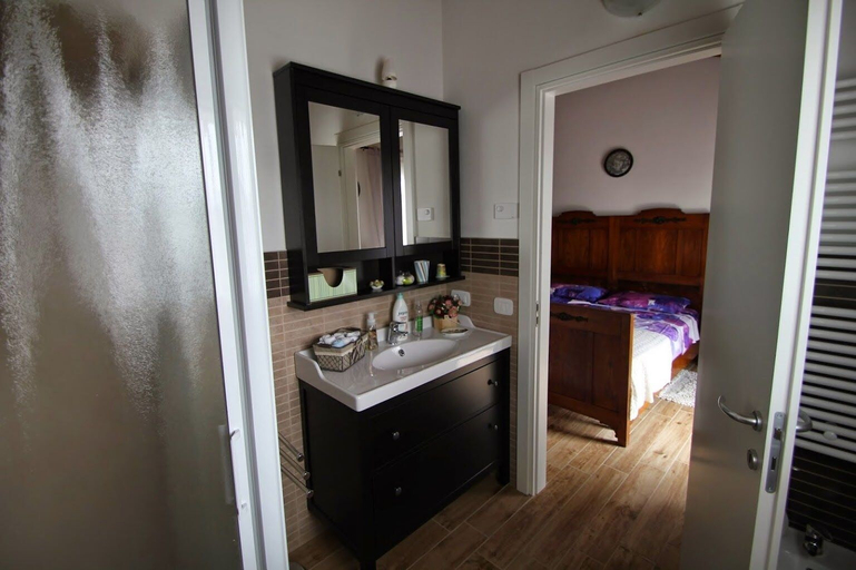 Bathroom 5, Mum's Bed & Breakfast, Vicenza