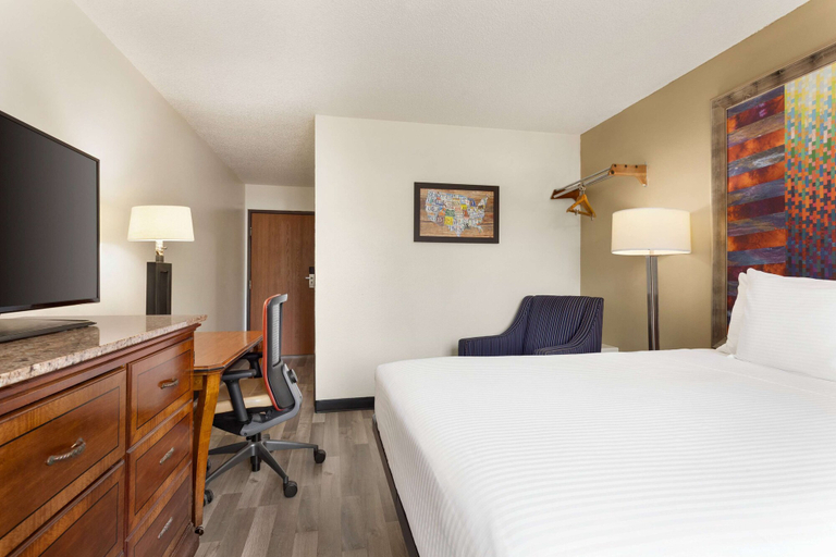 Bedroom 2, Baymont by Wyndham Hutchinson, Reno