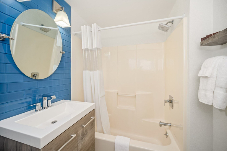 Bathroom 5, Founder's Brook Motel and Suites, Newport