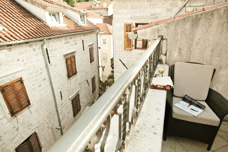 Others 5, Forza Lux Guest House