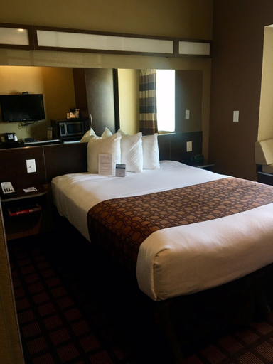 Bedroom 3, Microtel Inn & Suites by Wyndham Minot, Ward