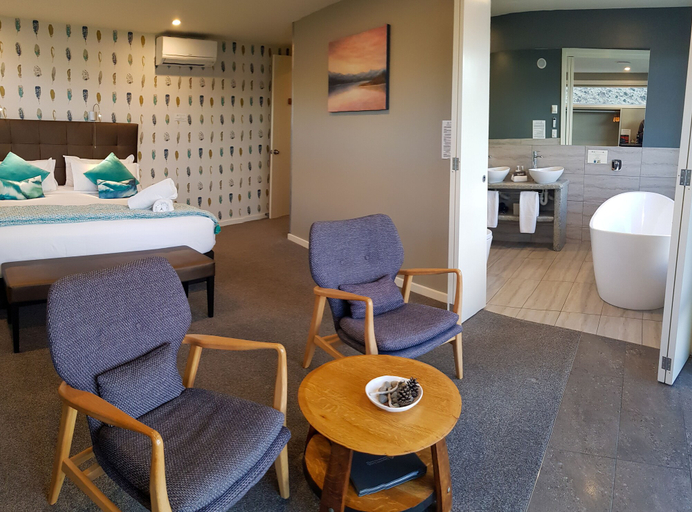 Bedroom 4, Lakestone Lodge, Mackenzie
