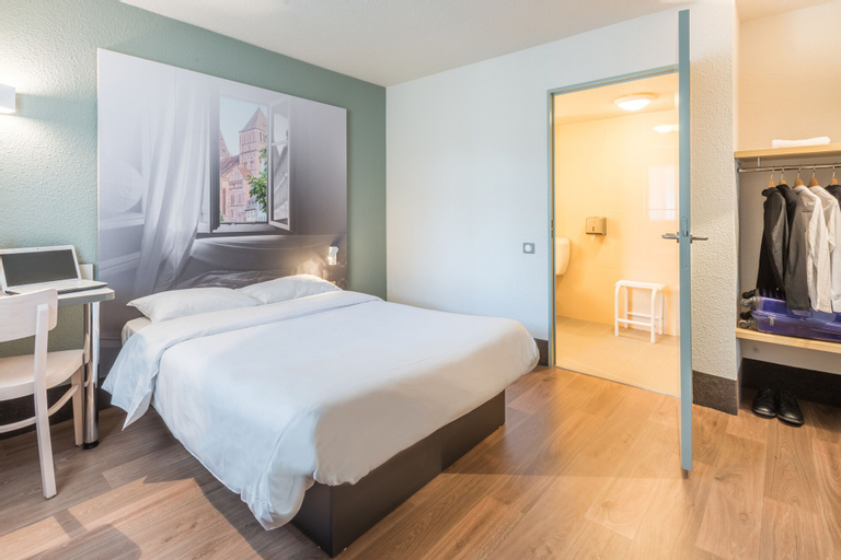 Bedroom 3, B&B HOTEL LYON St Bonnet Mi-Plaine, Rhône