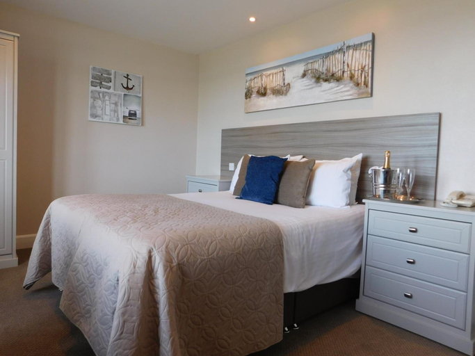 Bedroom 2, Cullen Bay Hotel, Moray