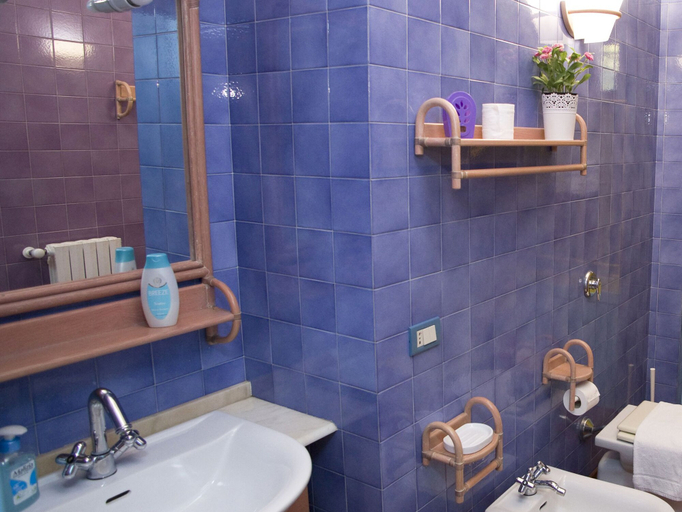 Bathroom 5, All'ombra del palmeto, Taranto