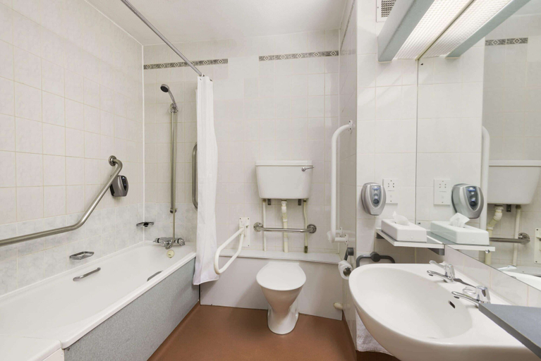 Bathroom 4, Days Inn by Wyndham Hamilton, South Lanarkshire