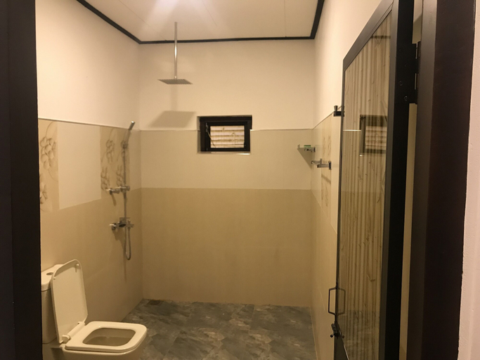 Bathroom 4, Aiden Court, Negombo