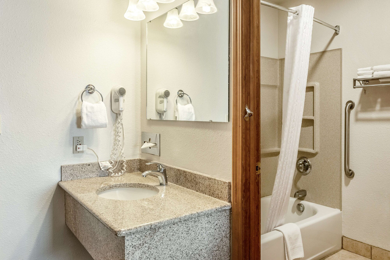 Bathroom 4, Americas Best Value Inn Burns, Harney