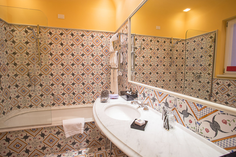 Bathroom 4, REGINA ISABELLA - RESORT SPA RESTAURANT, Napoli