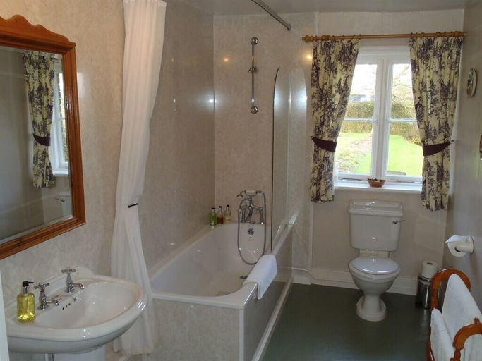 Bathroom 3, Manor Farm B & B, Wiltshire
