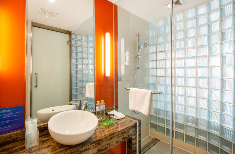 Bathroom, Holiday Inn Express Dujiangyan Ancient City by IHG, Chengdu