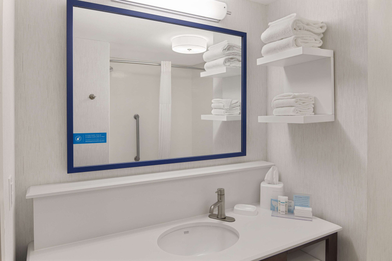 Bathroom 4, Hampton Inn Lagrange near Callaway Gardens, Troup