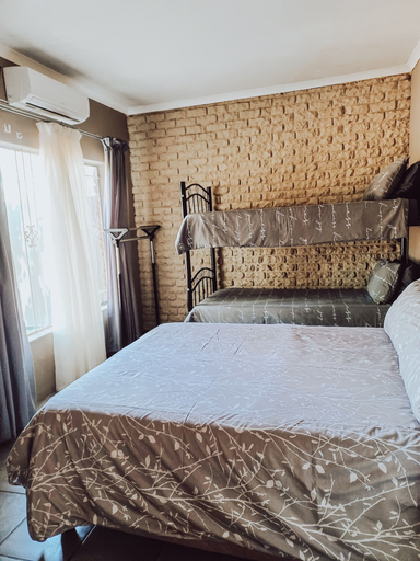 Bedroom 2, Ambiente Budget Accommodation, Siyanda